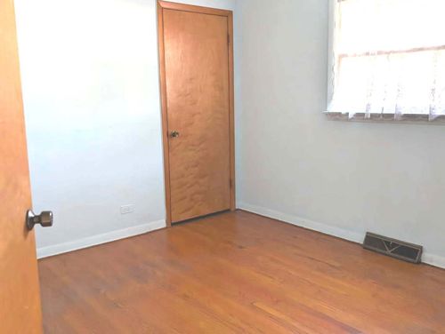 6517 W 102nd Pl, Chicago Ridge, IL, 60415 | Card Image