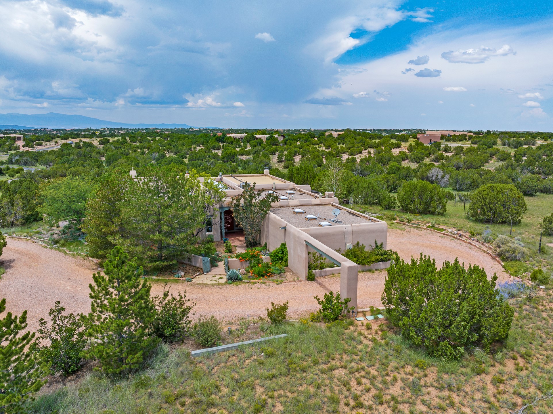 LA Serena Trl, Santa Fe, NM 87506