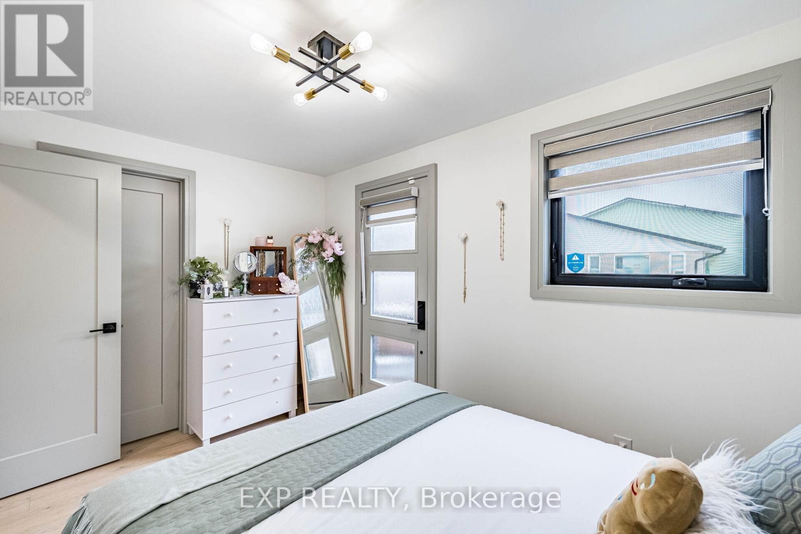 Residential in Niagara Falls (Ascot) 4