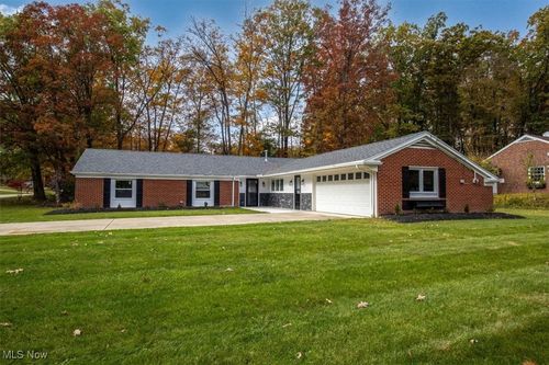 7621 Winding Way, Brecksville, OH, 44141 | Card Image