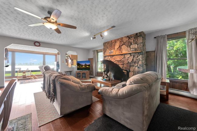 living.jpg | Image 13