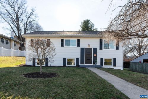 106 Henry Ave, WAYNESBORO, VA, 22980-3714 | Card Image