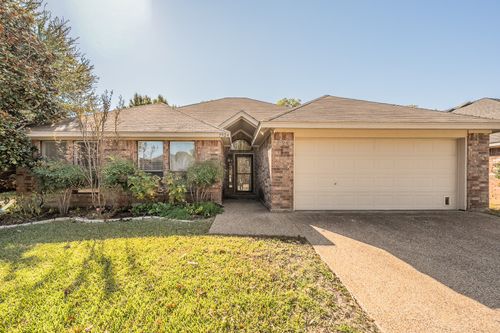 7924 Fox Chase Dr, Arlington, TX, 76001-2910 | Card Image