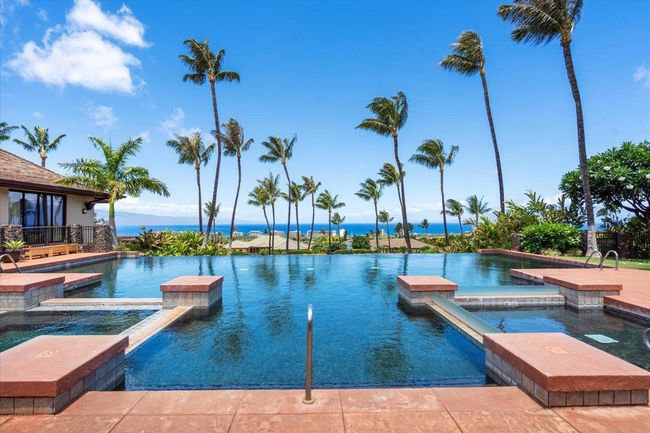 Clubhouse Infinity Pool and Spas | Image 29