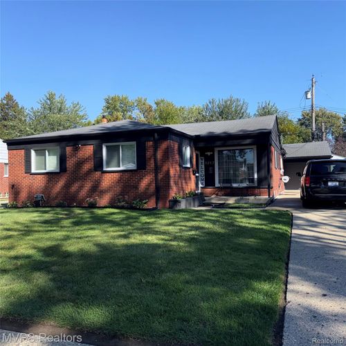 5217 Streefkerk Dr, Warren, MI, 48092-3187 | Card Image