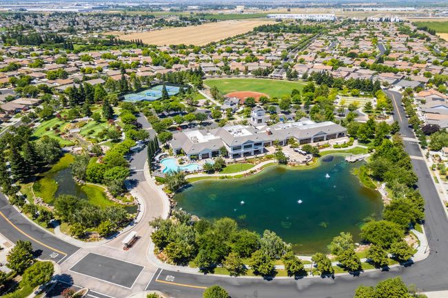 2476 Chimney Point Ln, House other with 2 bedrooms, 2 bathrooms and null parking in Manteca CA | Image 39