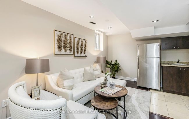 111 Fairhill Ave, House other with 6 bedrooms, 4 bathrooms and 2 parking in Brampton ON | Image 8