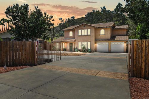 9176 Los Coches Rd, Lakeside, CA, 92040-4607 | Card Image