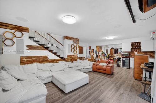 1643 Ne 8th Ave, Fort Lauderdale, FL, 33305-3047 | Card Image