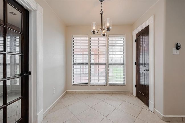 Breakfast nook- with pantry. | Image 20