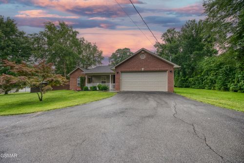509 Westland Dr, Sevierville, TN, 37862-4429 | Card Image