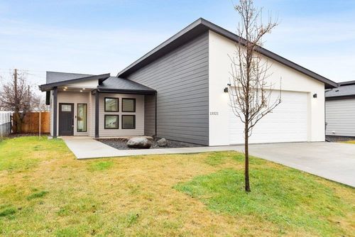 13521 W 12th Ave, Airway Heights, WA, 99001-9436 | Card Image