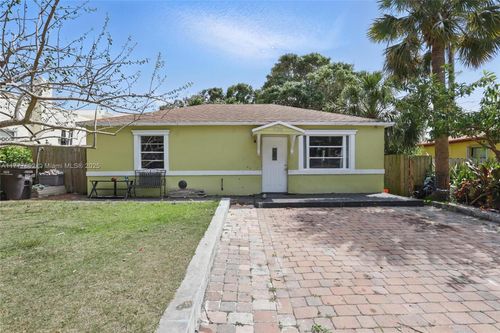 936 38th St, West Palm Beach, FL, 33407-4008 | Card Image