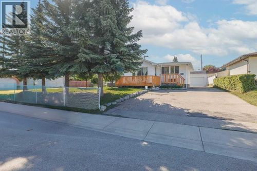 4613 4 Ave Se, Calgary, AB, T2A0A1 | Card Image