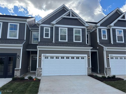 32727 Sandridge Run, Avon Lake, OH, 44012 | Card Image