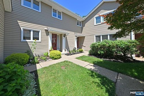 60 Sunset Ct, Mahwah, NJ, 07430-2023 | Card Image