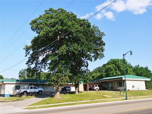 905 E 5th St, Blue Earth, MN, 56013-2735 | Card Image