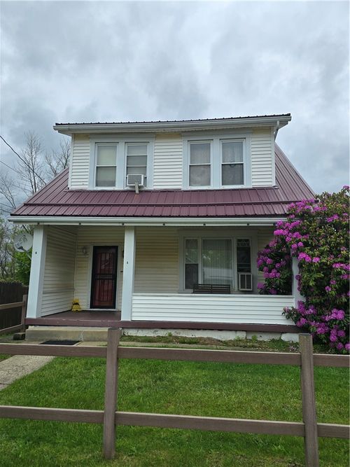 1221 Martin Ave, New Kensington, PA, 15068-5021 | Card Image