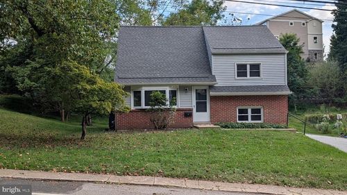5 N Cedar Hollow Rd, PAOLI, PA, 19301-1739 | Card Image