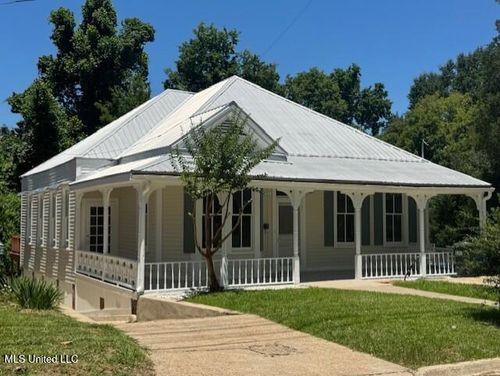 208 Arlington Ave, Natchez, MS, 39120-3549 | Card Image
