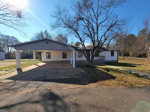 136 Moore St, Wellford, SC, 29385-9632 | Card Image