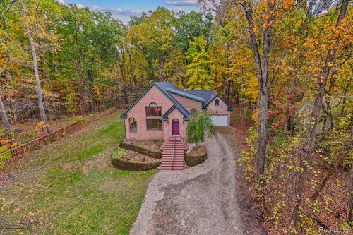 4648 Oak Ln, Hamburg Twp, MI, 48189-9179 | Card Image