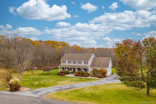 17 Charlotte Ln, Middletown, NY, 10940-7387 | Card Image