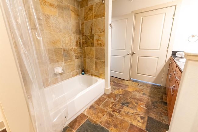 APT-3607 - 1901 Post Oak Blvd, Condo with 2 bedrooms, 2 bathrooms and 2 parking in Houston TX | Image 15