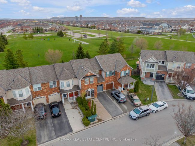 808 Mckay Cres, House attached with 3 bedrooms, 3 bathrooms and 2 parking in Milton ON | Image 7