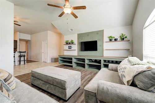 1109 Hickory Creek Dr, Yukon, OK, 73099-6214 | Card Image