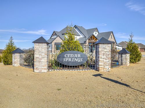 10037 Ratliff Dr, Claremore, OK, 74017-1318 | Card Image