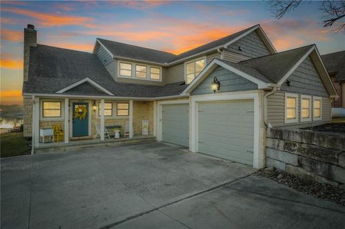 560 Lake Viking Ter, Gallatin, MO, 64640-8352 | Card Image