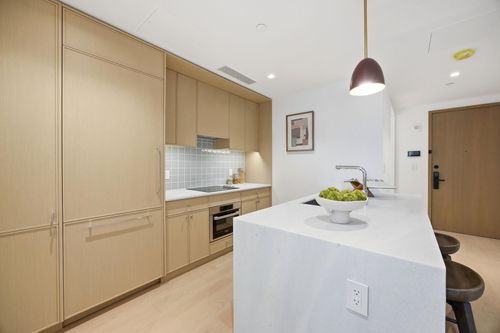 202-a-24-01 Queens Plz N, Long Island City, NY, 11101-7403 | Card Image