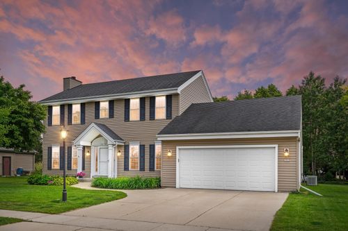 1333 Mockingbird Dr, Oconomowoc, WI, 53066-2390 | Card Image