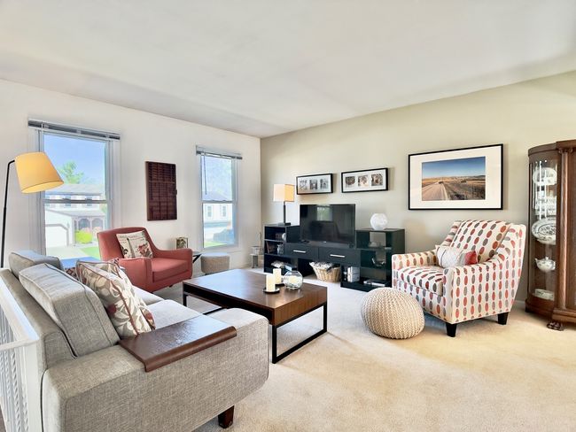 765 Woodside Dr, House other with 3 bedrooms, 2 bathrooms and 2 parking in Roselle IL | Image 8