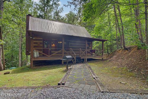 2323 Hidden Mountain Rd, Sevierville, TN, 37876-7430 | Card Image