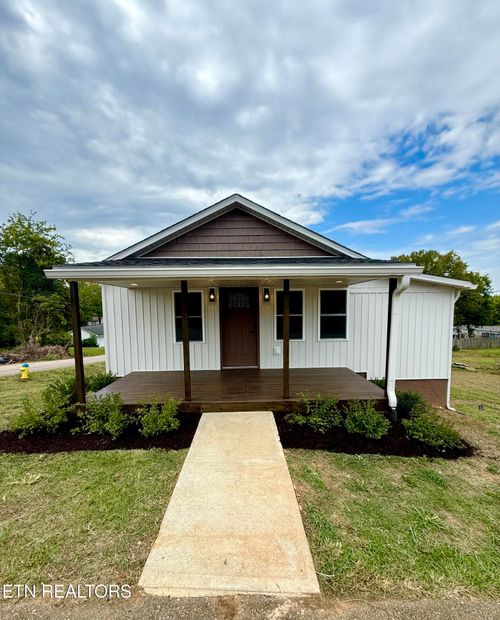 929 Drive E, Knoxville, TN, 37920-4049 | Card Image
