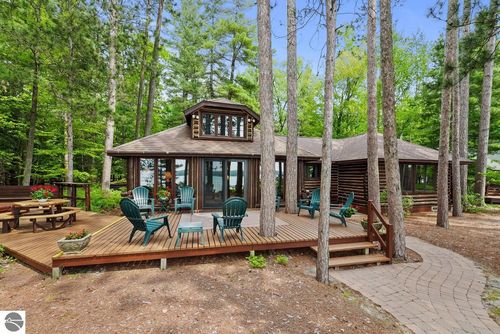 100 Flagpoint Ave, Roscommon, MI, 48653-8963 | Card Image