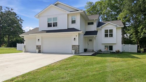 902 Wagner Rd, Menomonie, WI, 54751-4354 | Card Image
