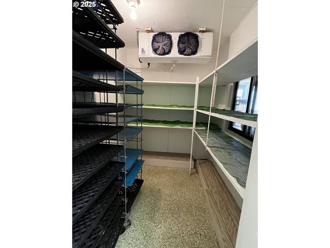 99 3 Rd St, House other with 1 bedrooms, 2 bathrooms and null parking in Maupin OR | Image 25