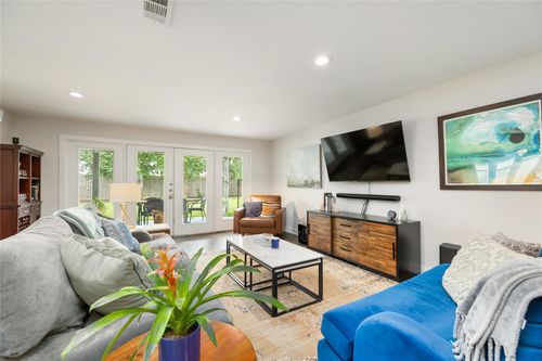 2339 Brookmere Dr, Houston, TX, 77008-1138 | Card Image