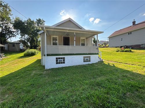 1735 Arnold St, New Kensington, PA, 15068-4904 | Card Image