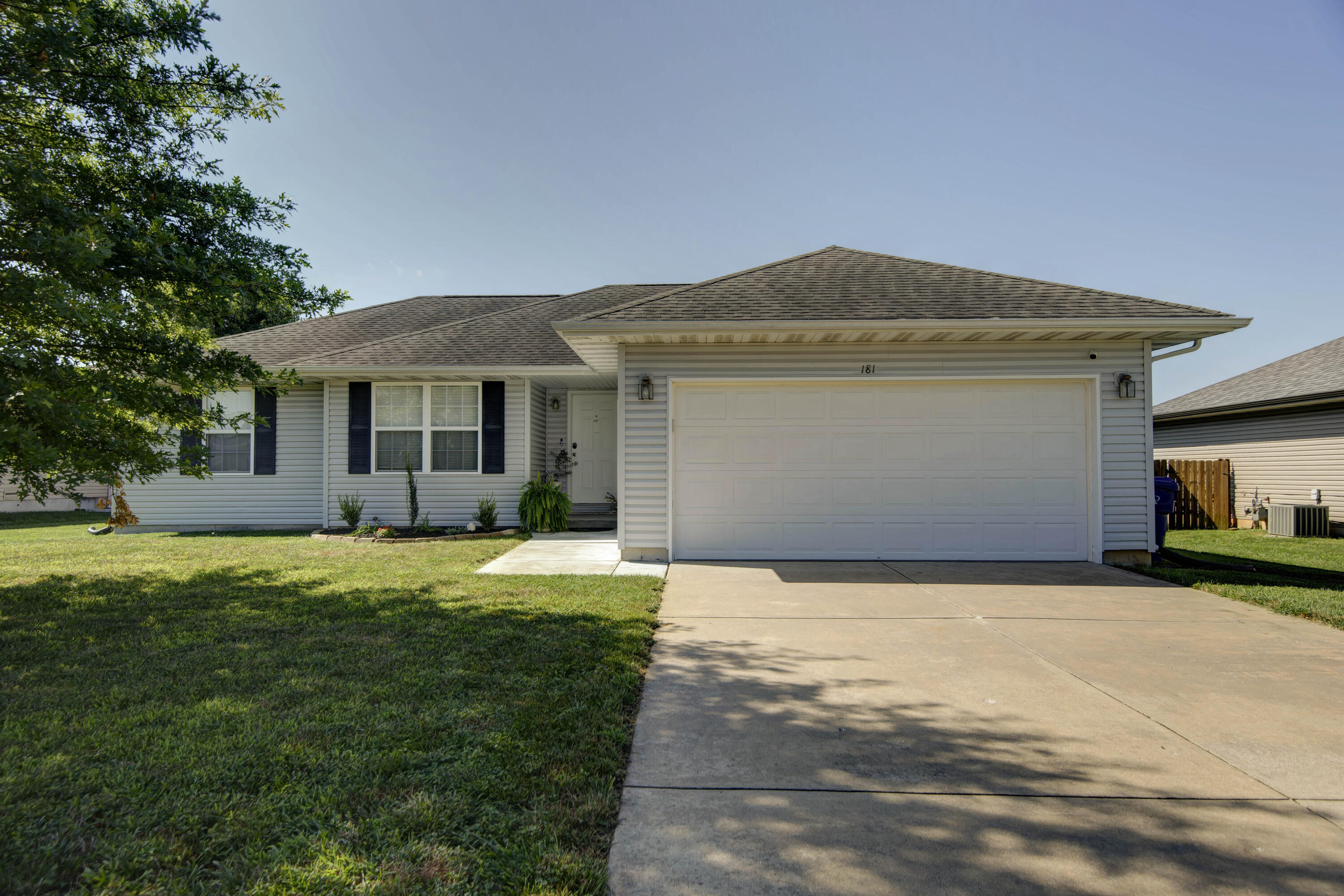 Ledgestone Dr, Rogersville, MO 65742