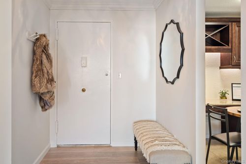 ph5-400 High Point Dr, Hartsdale, NY, 10530-1141 | Card Image