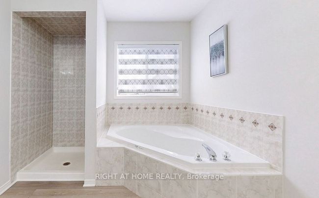 28 Delfire St, House attached with 4 bedrooms, 5 bathrooms and 2 parking in Vaughan ON | Image 5