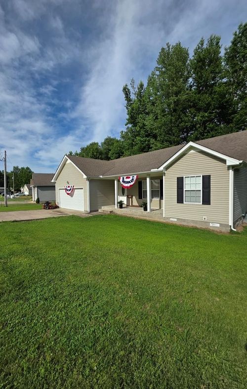 189 Foxfire Rd, Paris, TN, 38242-8705 | Card Image