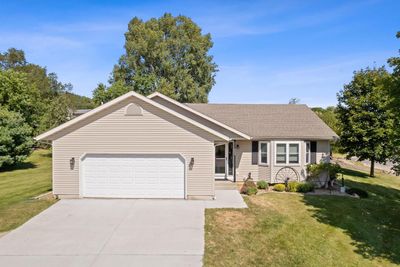 804 Iroquois Circle, House other with 4 bedrooms, 3 bathrooms and null parking in Baraboo WI | Image 1