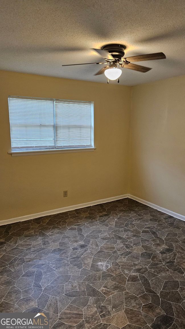 412 Vienna Cir, House other with 4 bedrooms, 2 bathrooms and null parking in Fort Valley GA | Image 12