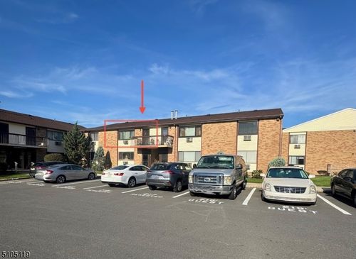 528 Cricket Ln, Woodbridge, NJ, 07095-1538 | Card Image