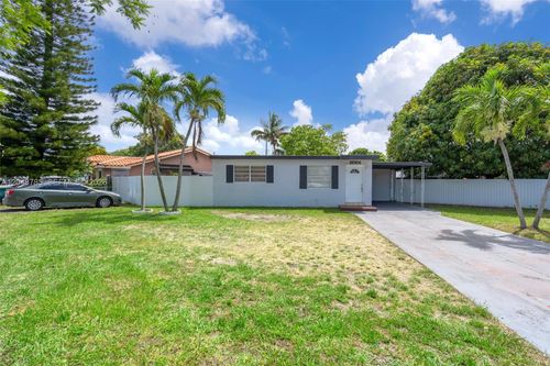 6084 E 7th Ave, Hialeah, FL, 33013-1128 | Card Image